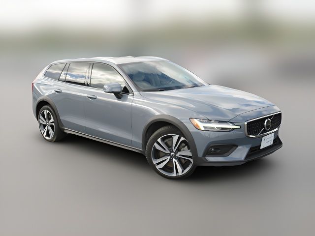 2023 Volvo V60 Cross Country Plus