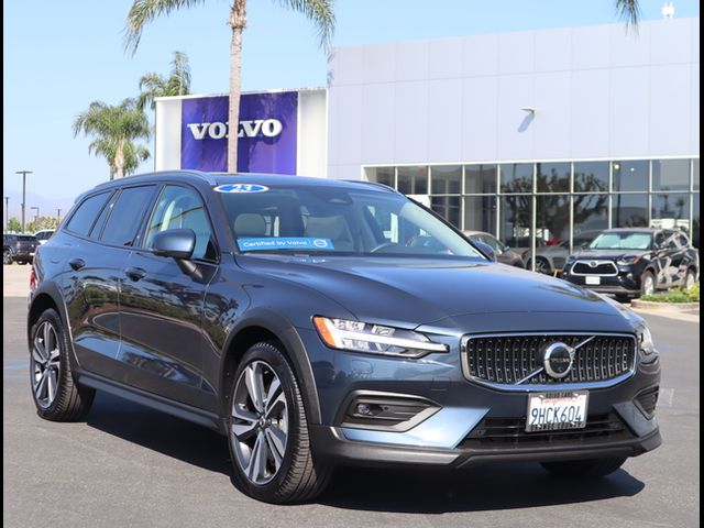 2023 Volvo V60 Cross Country Plus