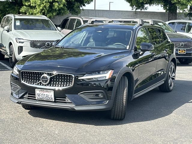 2023 Volvo V60 Cross Country Plus