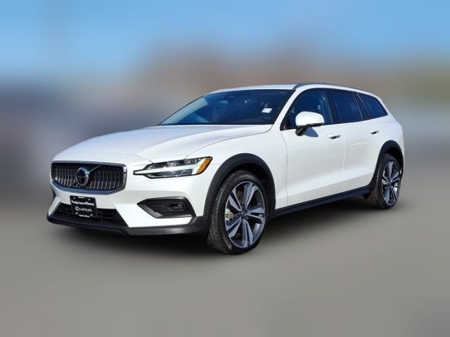 2023 Volvo V60 Cross Country Plus