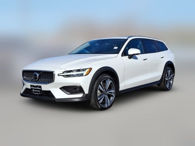 2023 Volvo V60 Cross Country Plus