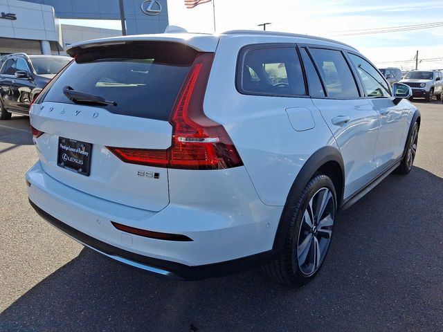 2023 Volvo V60 Cross Country Plus