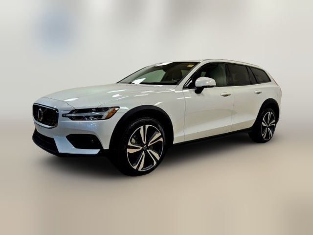 2023 Volvo V60 Cross Country Plus