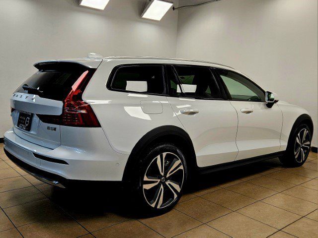 2023 Volvo V60 Cross Country Plus