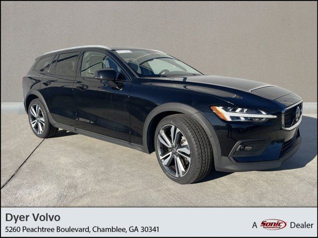 2023 Volvo V60 Cross Country Plus