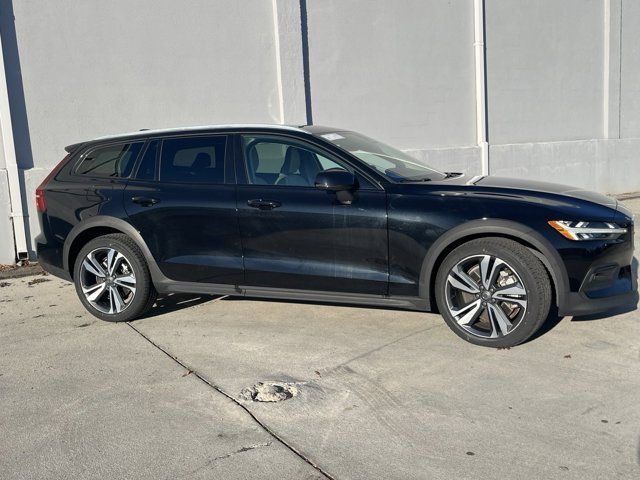 2023 Volvo V60 Cross Country Plus