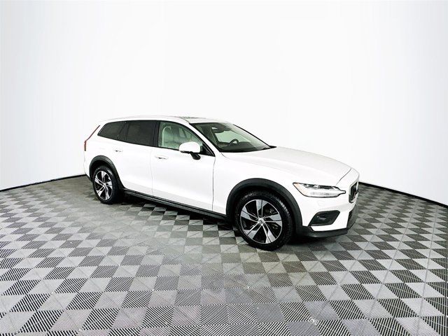 2023 Volvo V60 Cross Country Plus