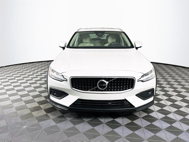 2023 Volvo V60 Cross Country Plus