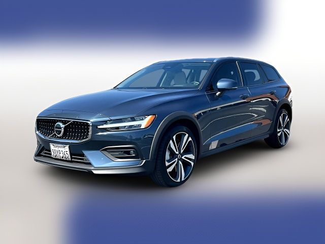 2023 Volvo V60 Cross Country Plus