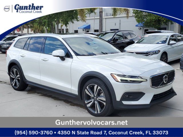 2023 Volvo V60 Cross Country Plus