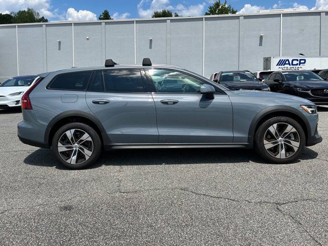 2023 Volvo V60 Cross Country Plus