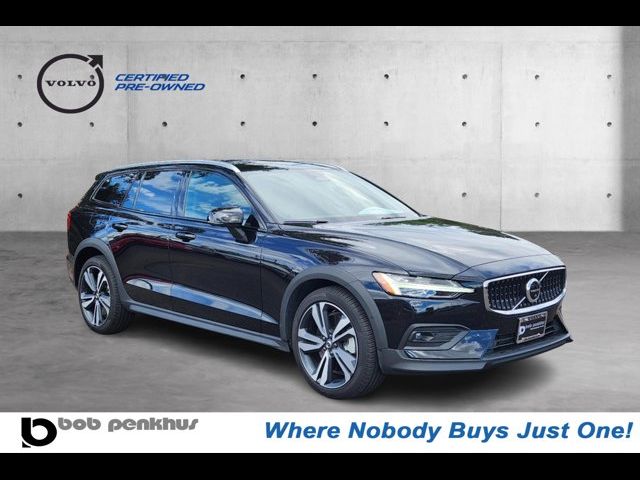 2023 Volvo V60 Cross Country Plus