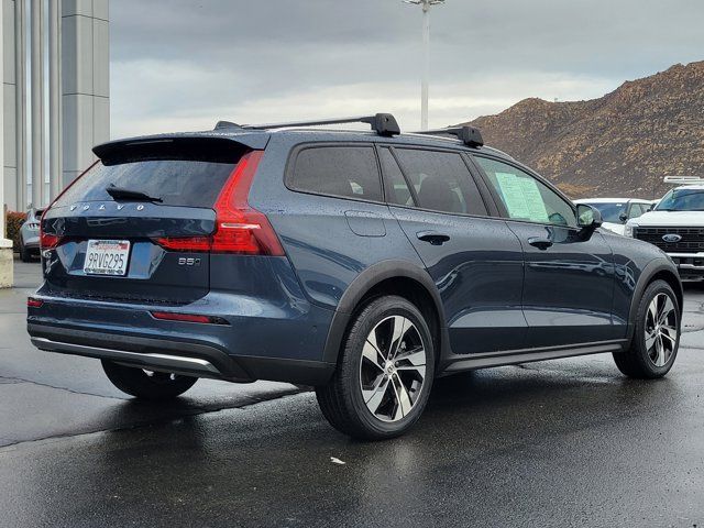 2023 Volvo V60 Cross Country Plus
