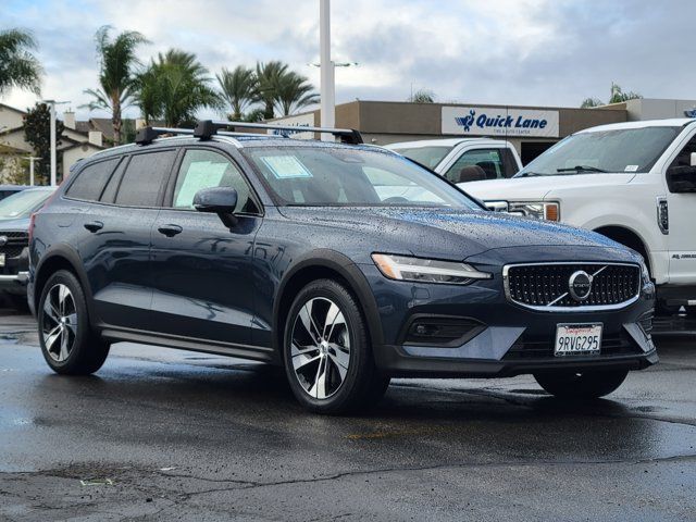 2023 Volvo V60 Cross Country Plus