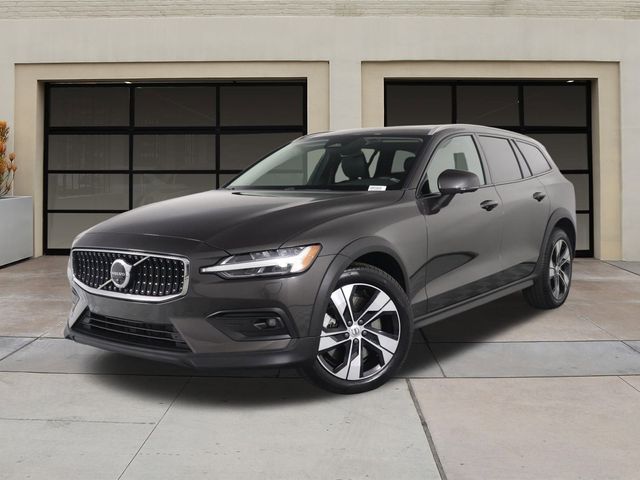 2023 Volvo V60 Cross Country Plus