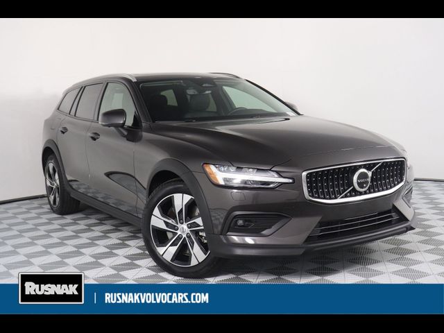 2023 Volvo V60 Cross Country Plus