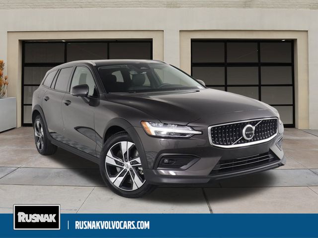 2023 Volvo V60 Cross Country Plus