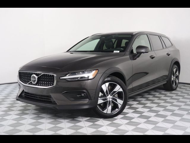 2023 Volvo V60 Cross Country Plus