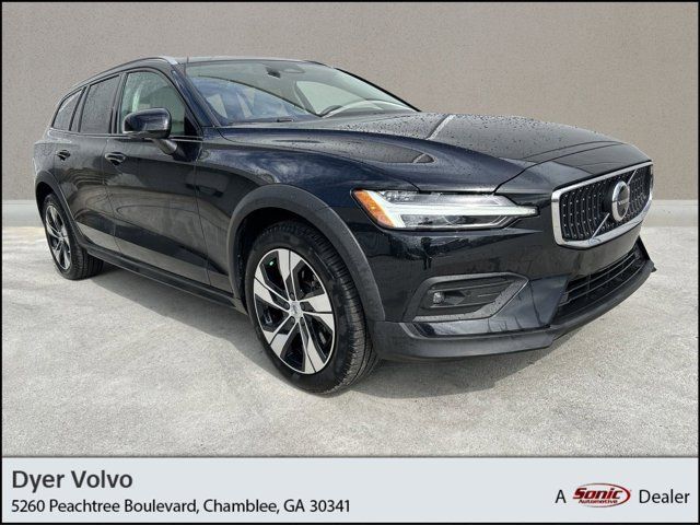 2023 Volvo V60 Cross Country Plus