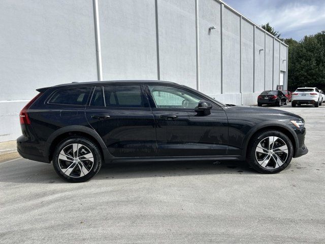 2023 Volvo V60 Cross Country Plus