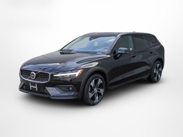 2023 Volvo V60 Cross Country Plus