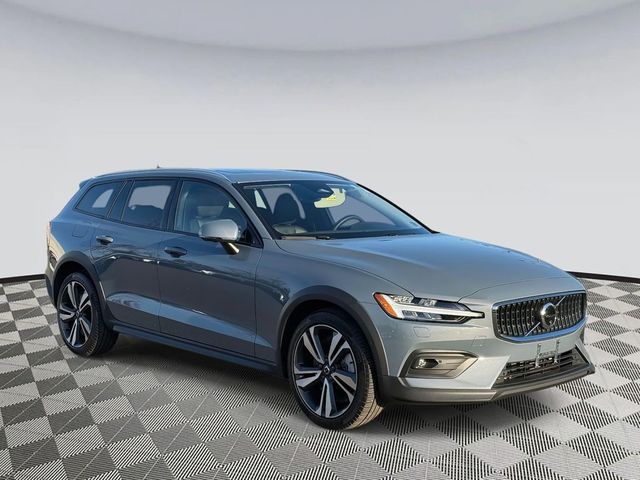 2023 Volvo V60 Cross Country Plus