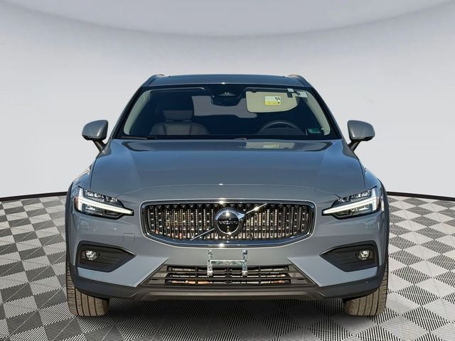 2023 Volvo V60 Cross Country Plus