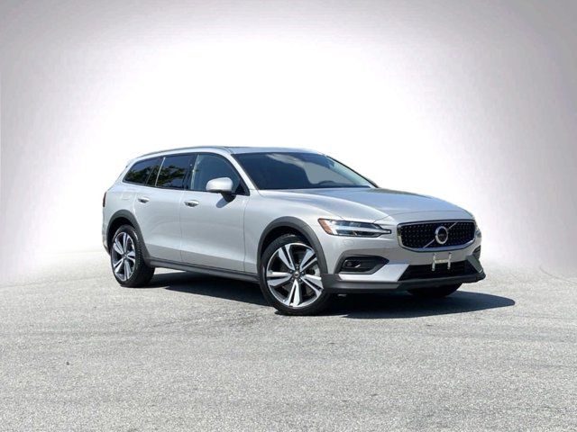 2023 Volvo V60 Cross Country Plus