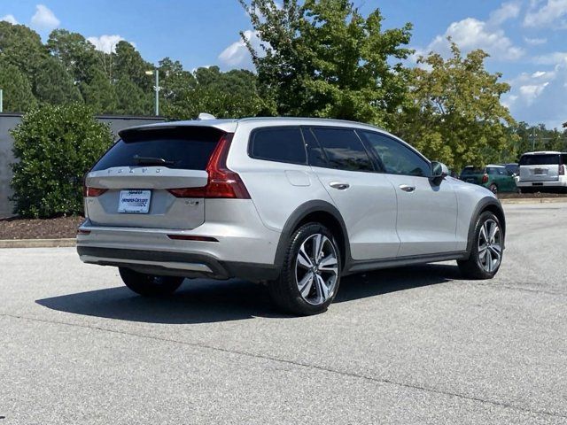 2023 Volvo V60 Cross Country Plus