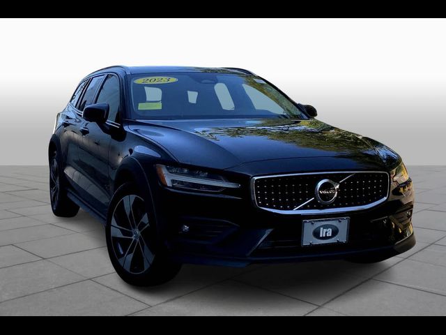 2023 Volvo V60 Cross Country Plus