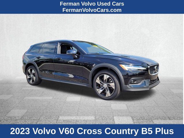 2023 Volvo V60 Cross Country Plus