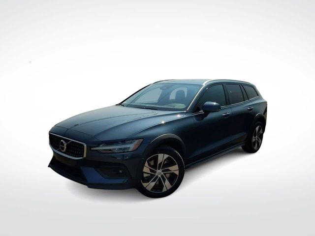 2023 Volvo V60 Cross Country Plus