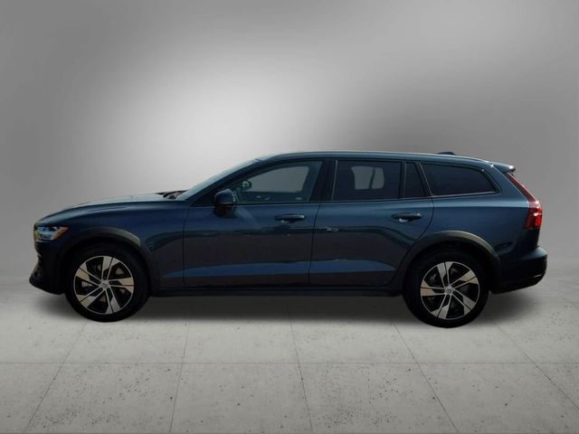 2023 Volvo V60 Cross Country Plus