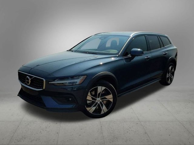 2023 Volvo V60 Cross Country Plus