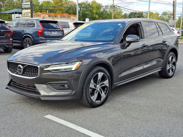 2023 Volvo V60 Cross Country Plus