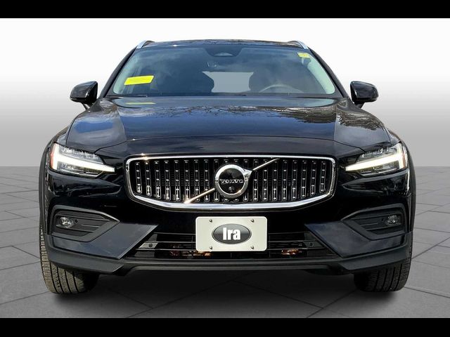 2023 Volvo V60 Cross Country Plus