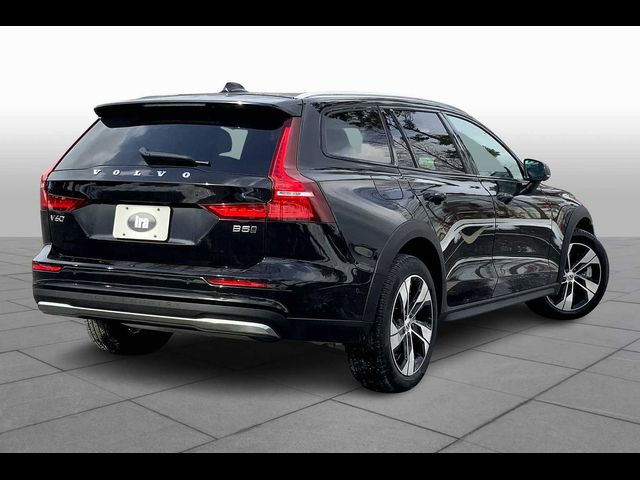 2023 Volvo V60 Cross Country Plus