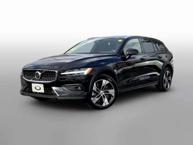 2023 Volvo V60 Cross Country Plus