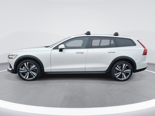 2023 Volvo V60 Cross Country Plus