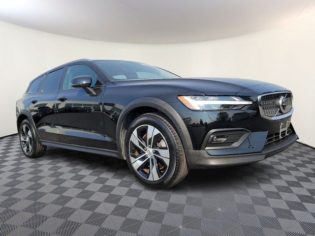 2023 Volvo V60 Cross Country Plus