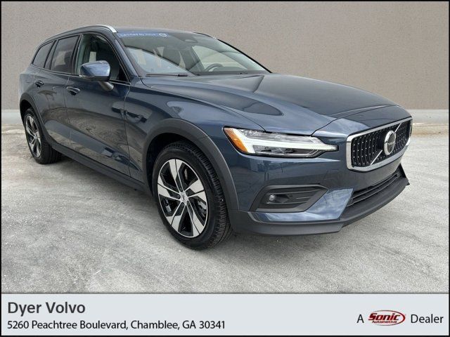 2023 Volvo V60 Cross Country Plus