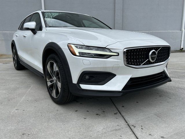 2023 Volvo V60 Cross Country Plus