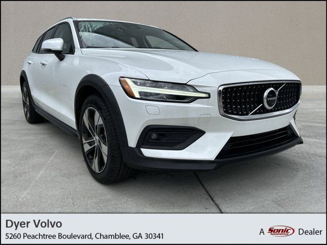 2023 Volvo V60 Cross Country Plus