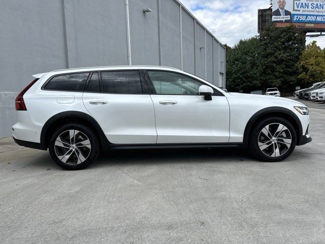 2023 Volvo V60 Cross Country Plus