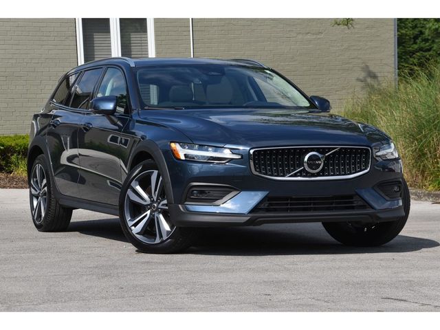 2023 Volvo V60 Cross Country Plus