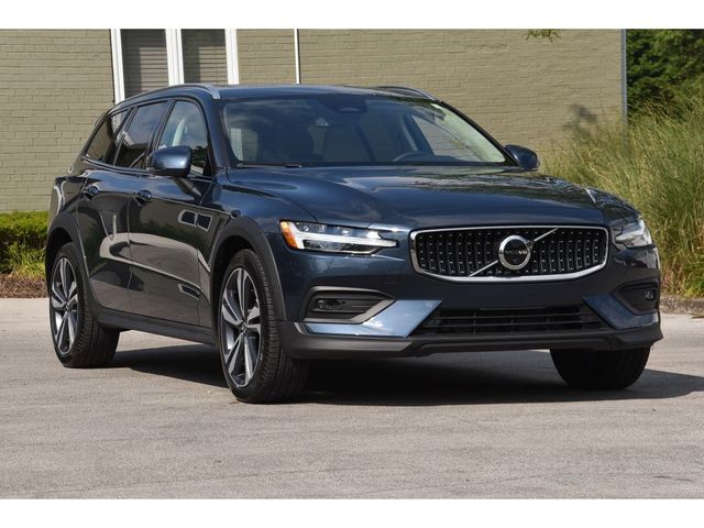 2023 Volvo V60 Cross Country Plus