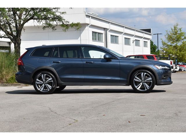 2023 Volvo V60 Cross Country Plus