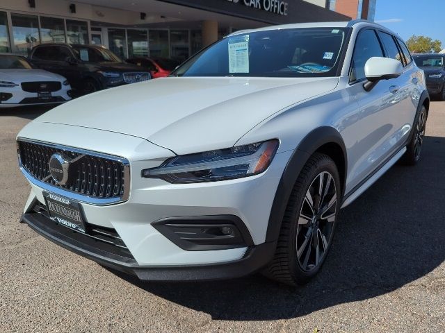 2023 Volvo V60 Cross Country Ultimate