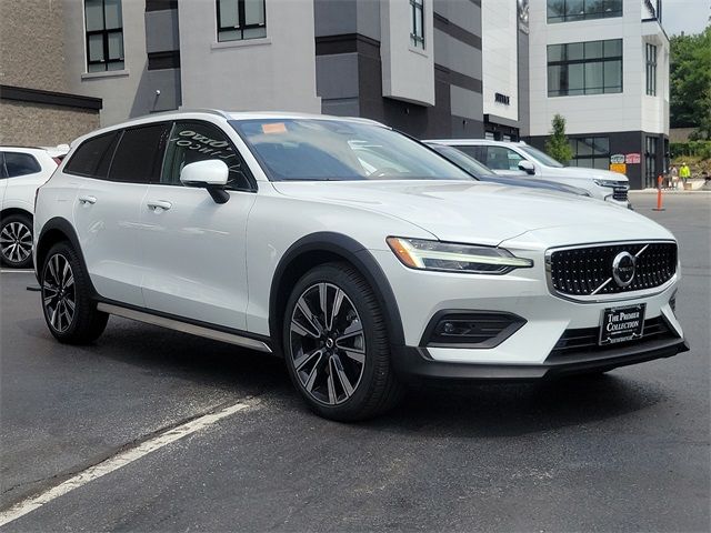 2023 Volvo V60 Cross Country Ultimate