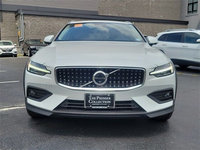 2023 Volvo V60 Cross Country Ultimate